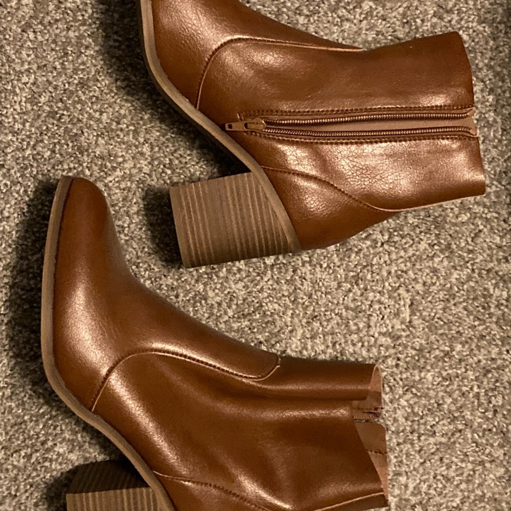 Universal Thread Brown Bootie